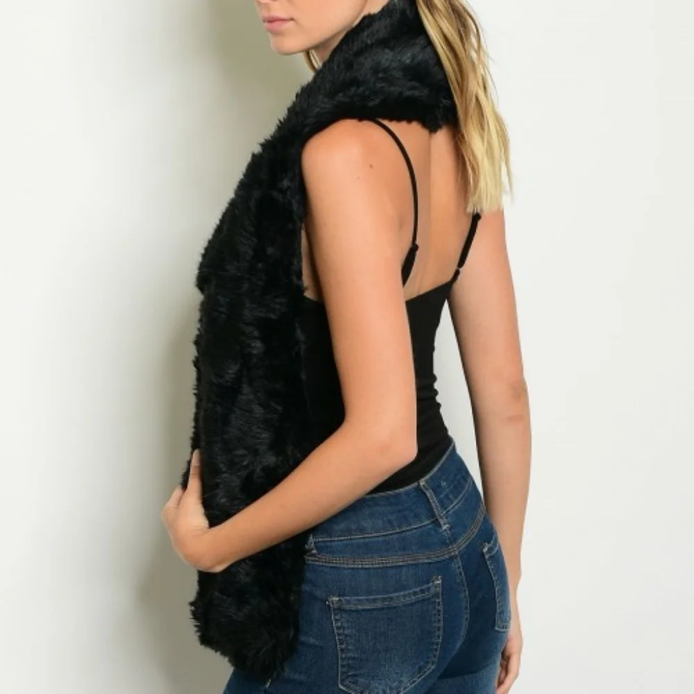 SOFT FLUFFY BLACK FAUX FUR SCARF WITH POCKETS